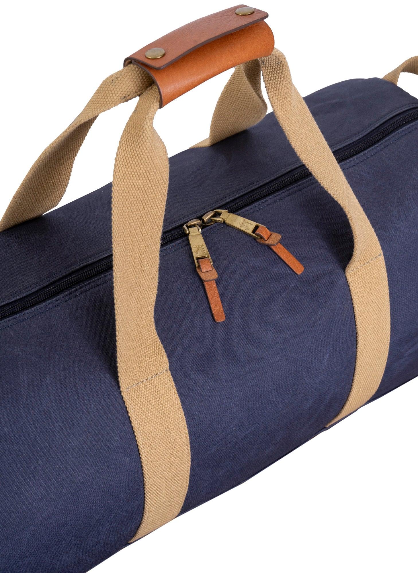 Voyager 20"Waxed Canvas Shoe Pocket Duffel - Navy